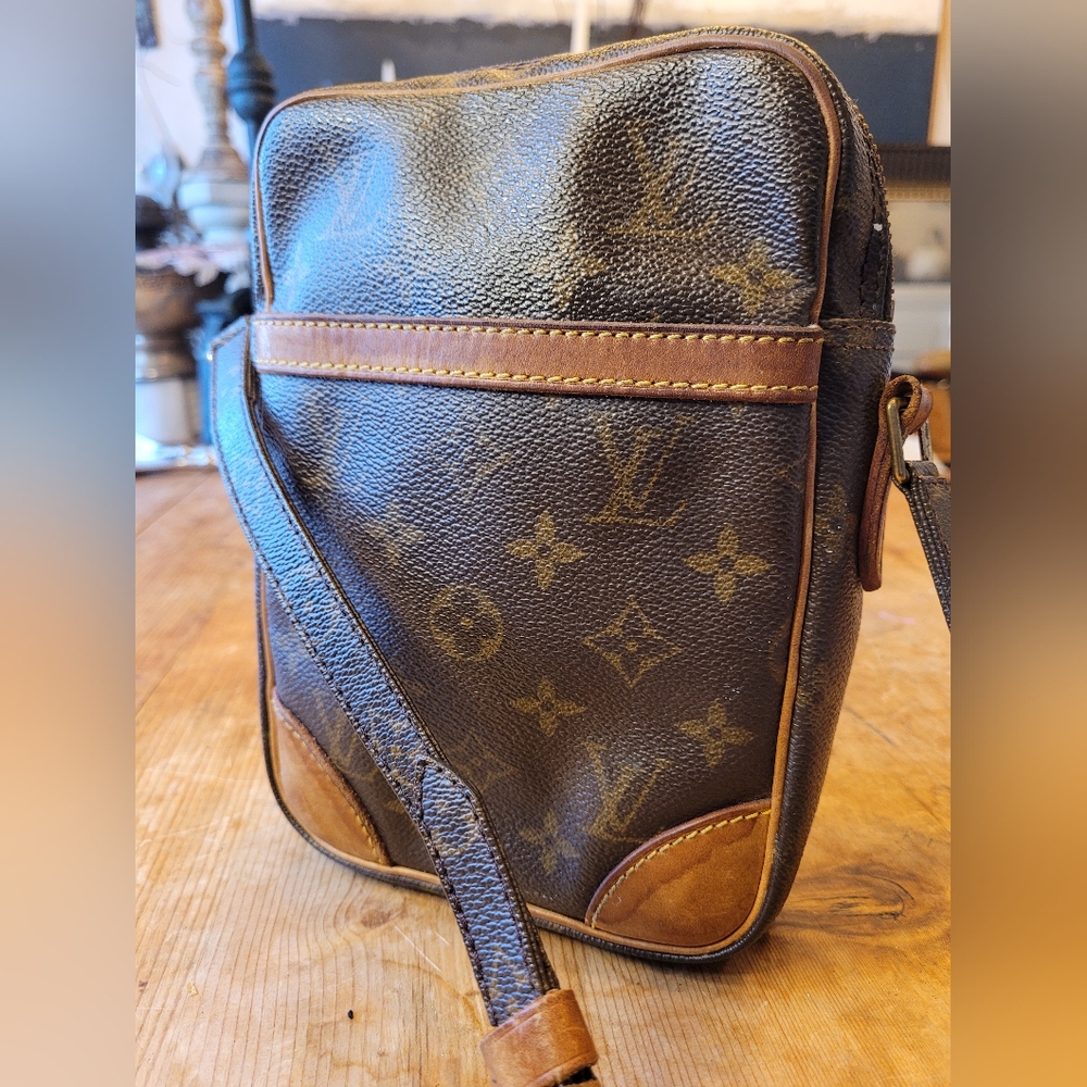 Louis Vuitton Danube Leather Handbag - Picture 5 of 5